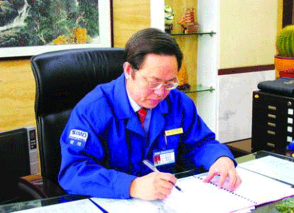 西瑪集團(tuán)董事長楊允成被評選為“感動西安——2005年度推動西安經(jīng)濟(jì)發(fā)展的十大新聞人物”之一。