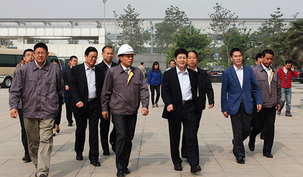 西安市委常委、常務(wù)副市長岳華峰蒞臨西瑪電機調(diào)研指導(dǎo)。