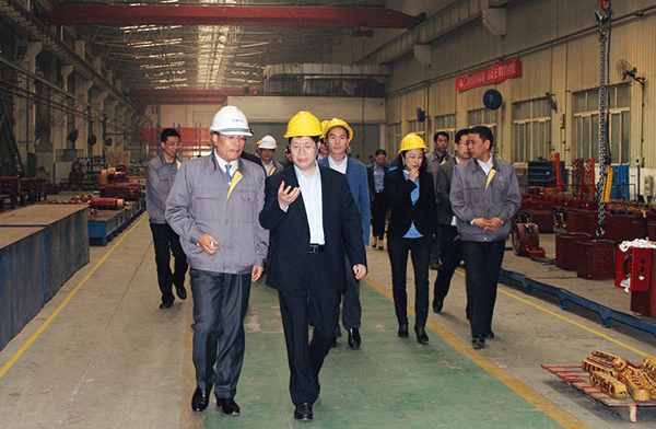 西安市委常委、常務(wù)副市長岳華峰蒞臨西瑪電機調(diào)研指導(dǎo)。